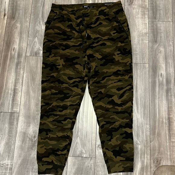 BROOKLYN CLOTH GREEN CAMO JOGGERS - Picture 1 of 4
